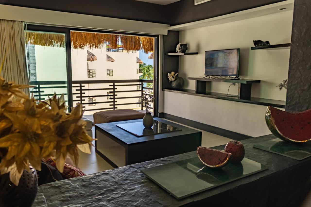 Aldea Thai Beachfront Condos Плая дел Кармен Екстериор снимка