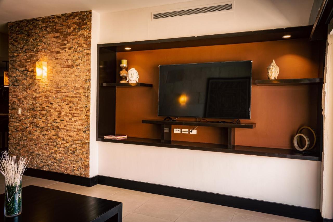 Aldea Thai Beachfront Condos Плая дел Кармен Екстериор снимка