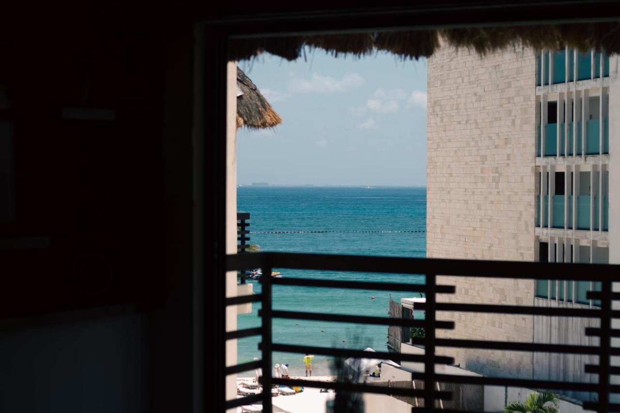 Aldea Thai Beachfront Condos Плая дел Кармен Екстериор снимка